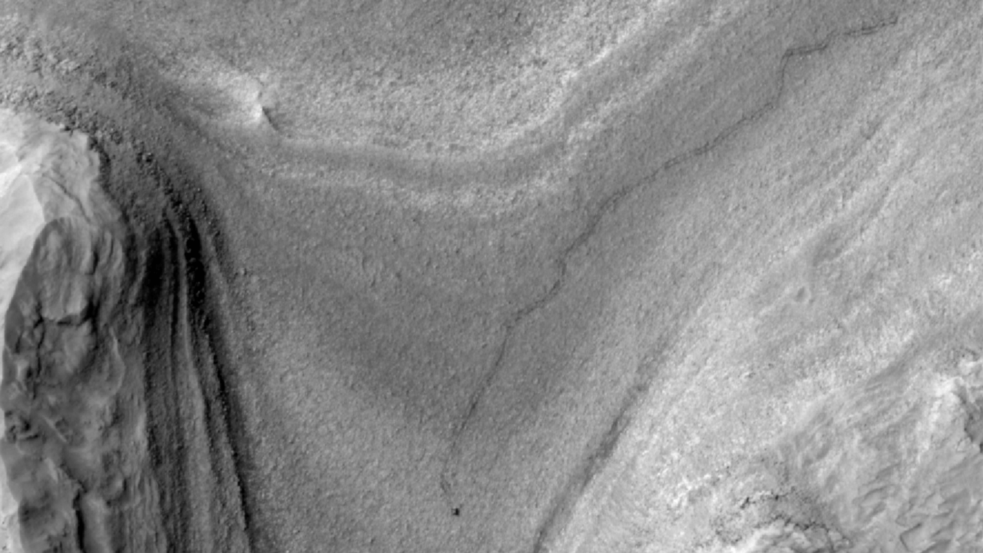 NASA satellite spies Curiosity chugging along on Mars