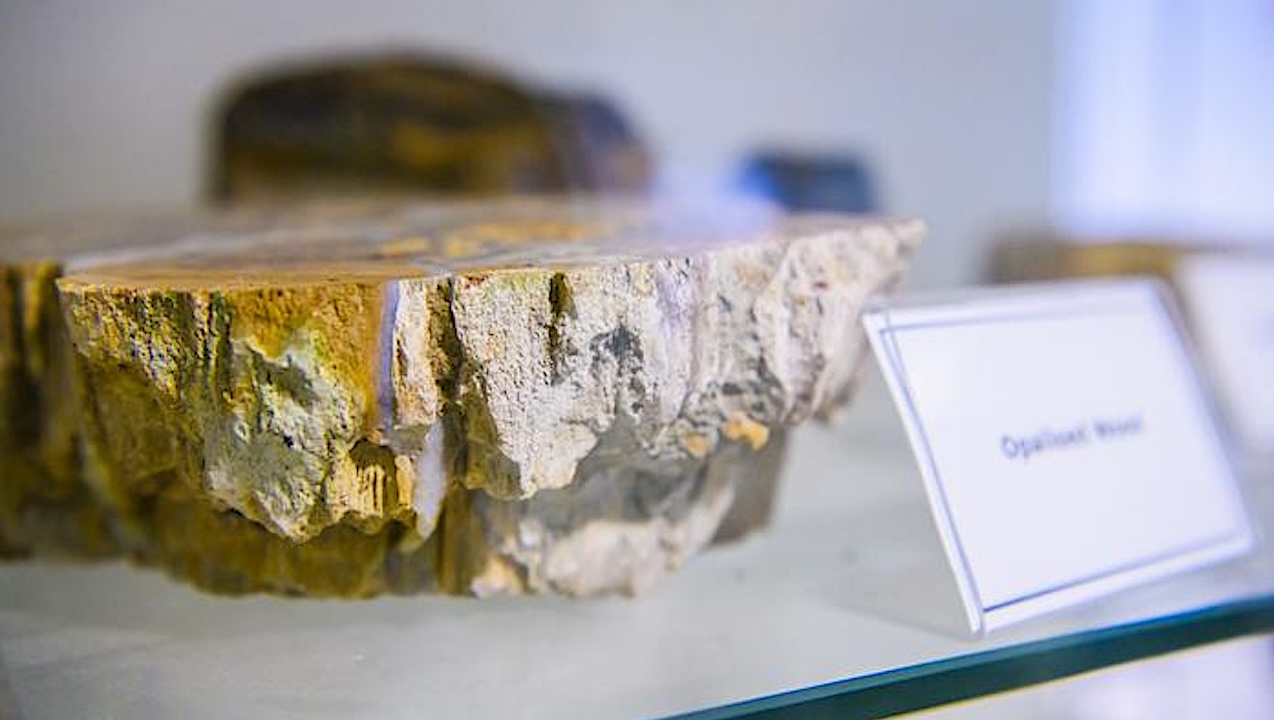 Early Earth’s First Crust Composition Discovery Rewrites Geological Timeline