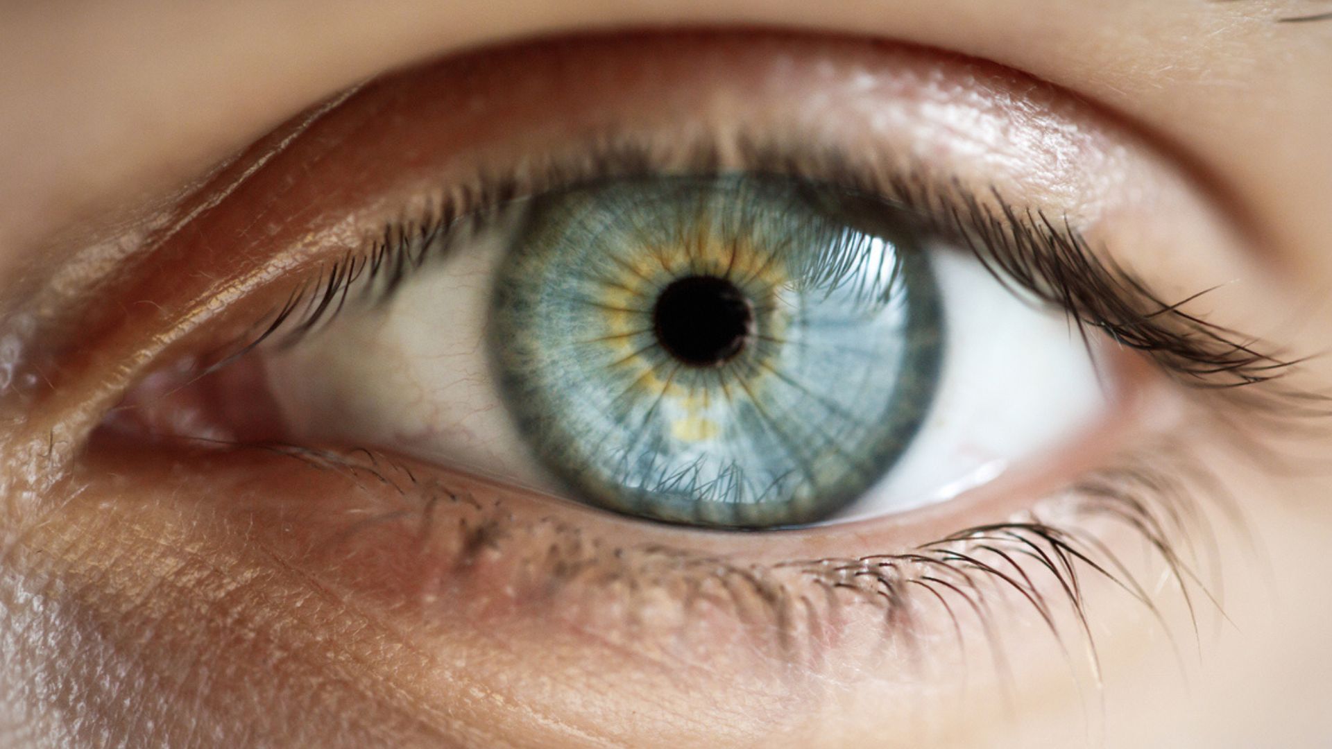 Laser system directly stimulates retinal cells to create novel color