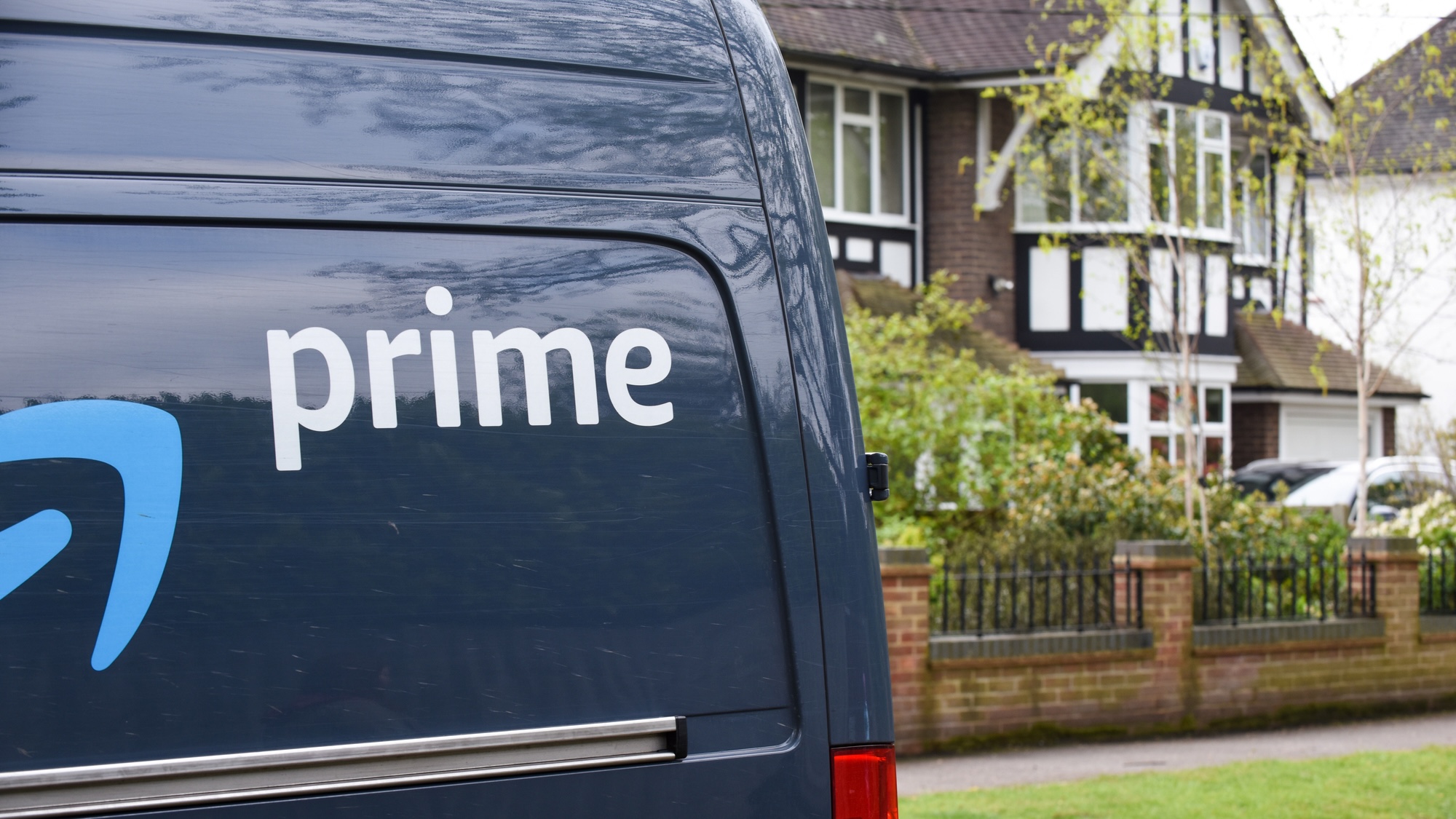 Amazon trained Prime drivers to use defibrillators