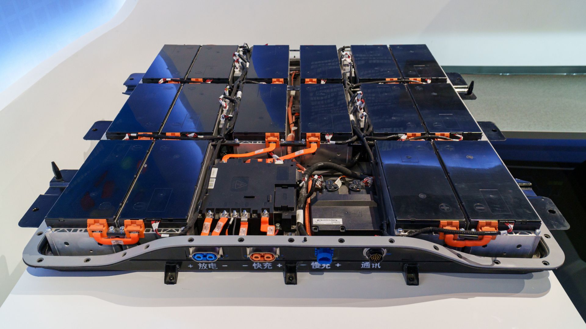 New EV battery holds 80% power after 500 cycles, defies heat at 350°F