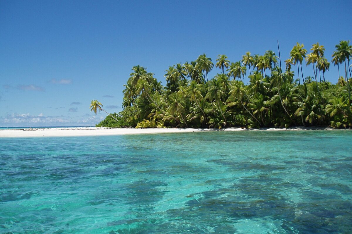 UK signs deal handing over Chagos to Mauritius, but tensions remain