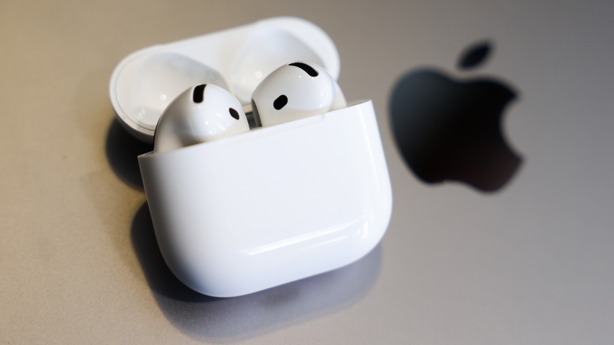 How to customize controls and gestures on Apple AirPods