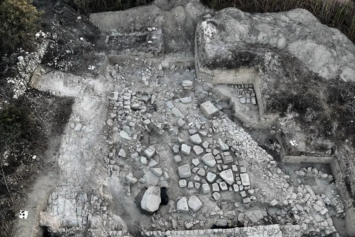 Traces of colossal statues among rediscovered Apollo Sanctuary