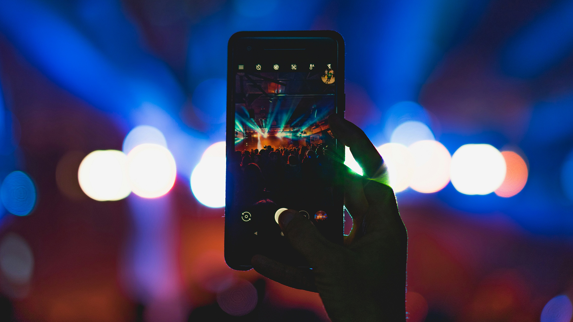 How to take photos on your phone via remote control