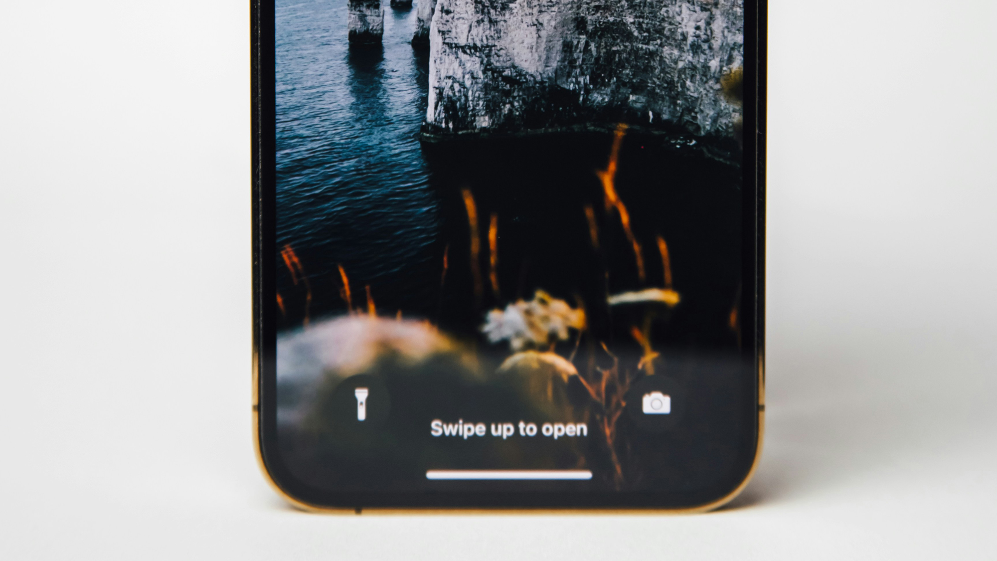 New iPhone trick puts your favorite chat on the lock screen