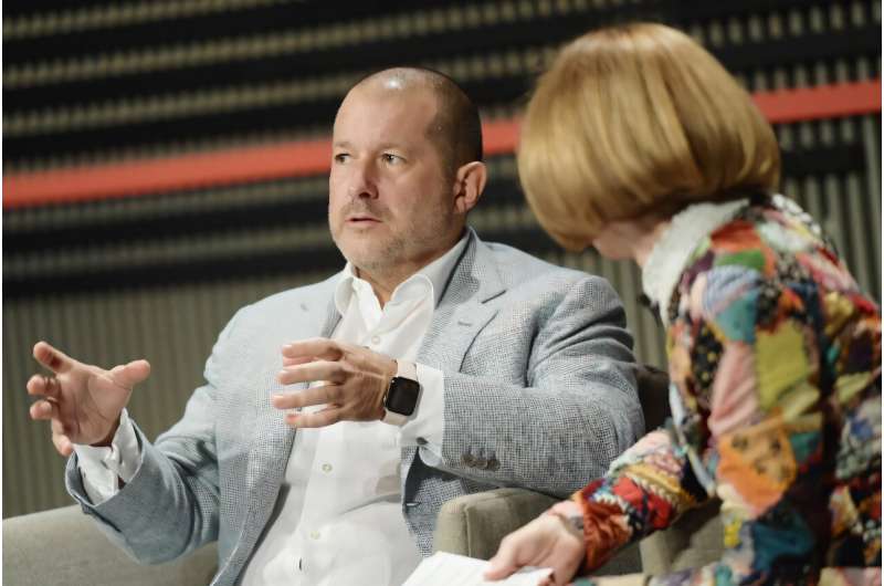 Big tech on a quest for ideal AI device