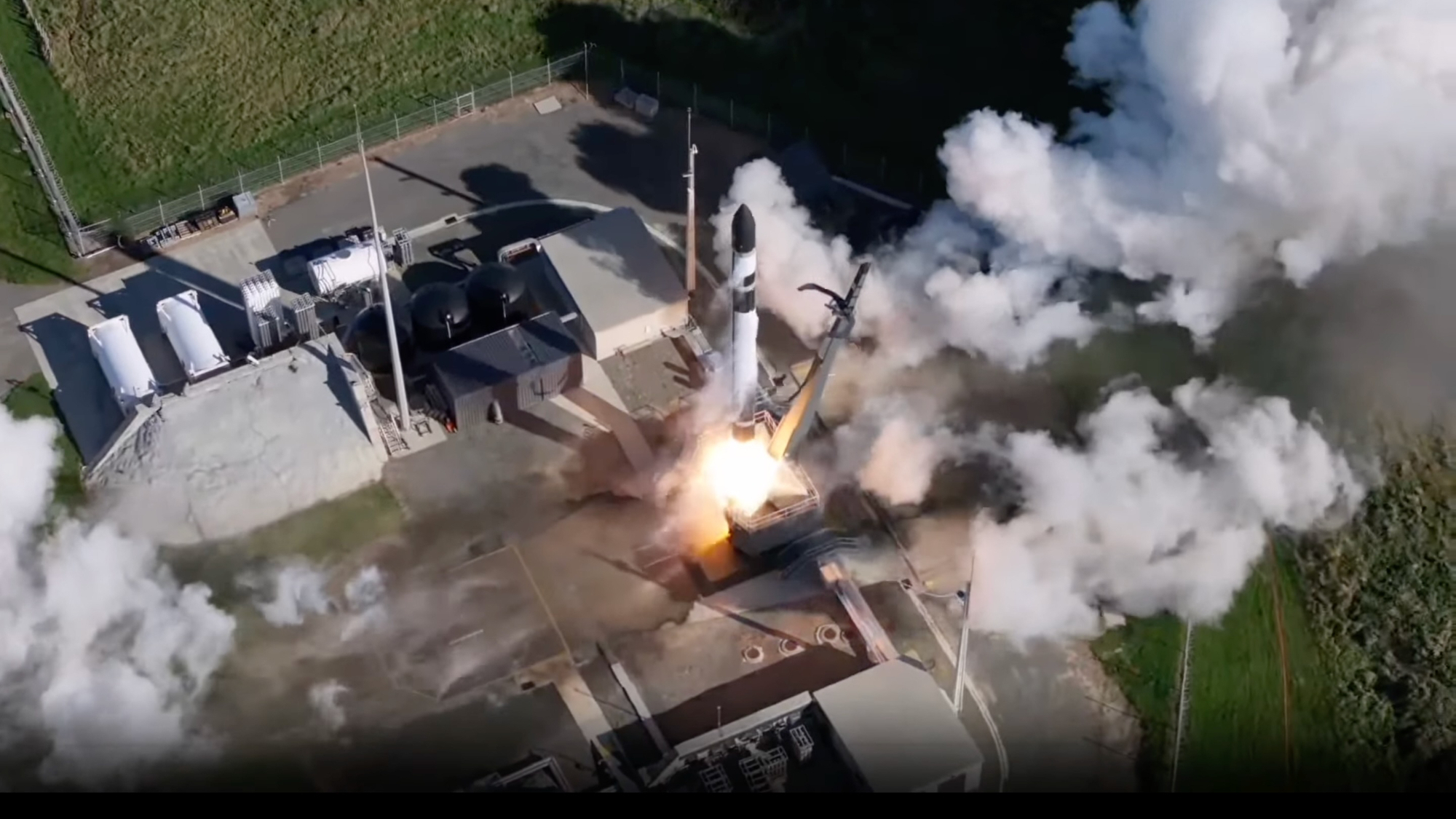 Rocket Lab launches private Earth-observing satellite toward orbit