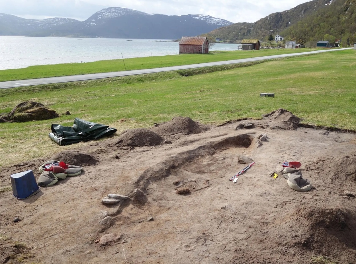 Viking-Era boat burial uncovered on Senja