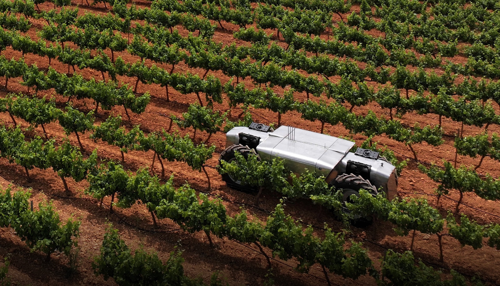 This ‘dual-use’ electric tractor can sow fields and run guns 