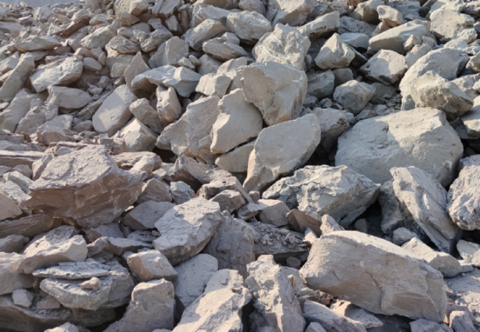 Investigation of the performance of basalt fiber reinforced Cement-Stabilized macadam derived from moderately weathered tunnel slag