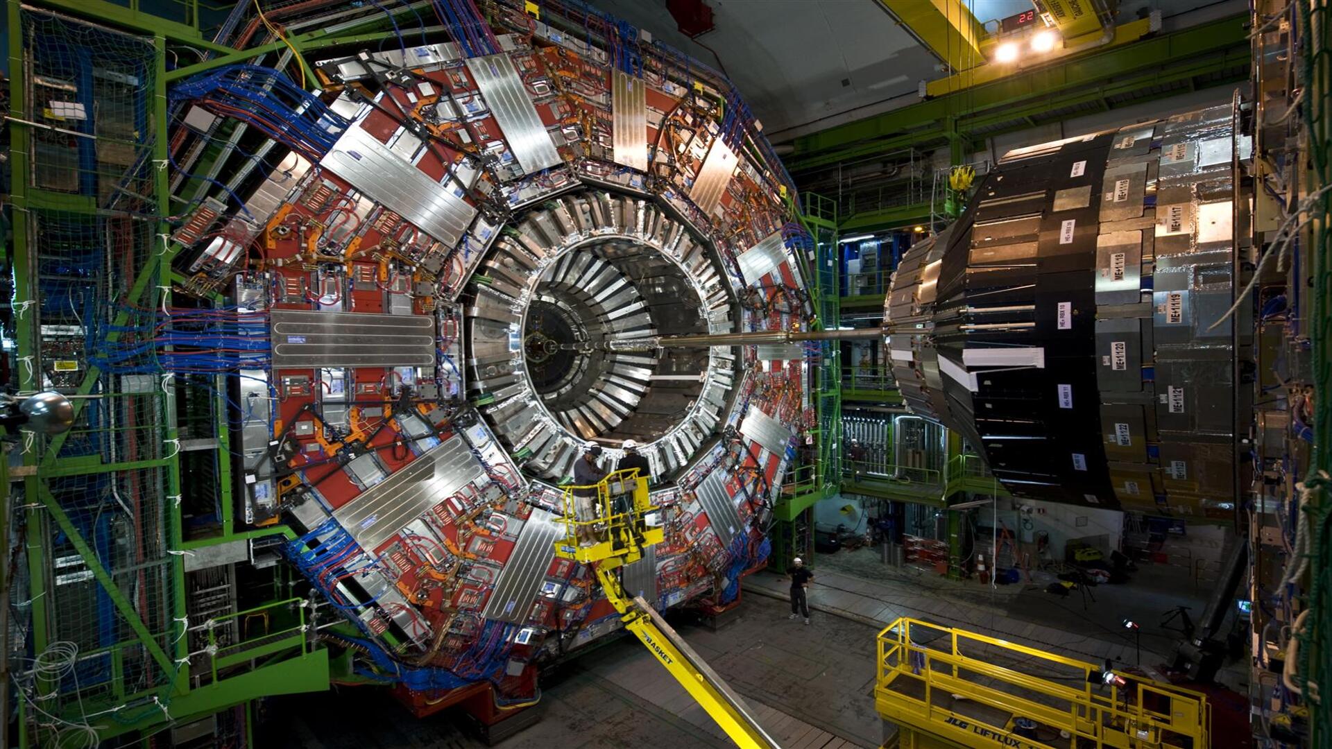 World’s largest atom smasher reveals secret romance of top quarks