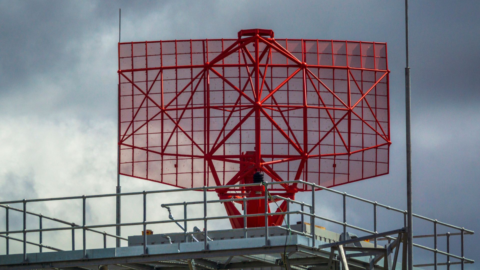 Leaked airport radar signals could reach aliens 200 light-years away