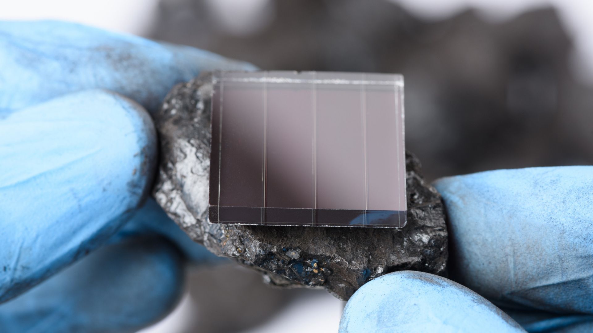 Chinese firm unveils near-record 34.58% efficient hybrid solar cell