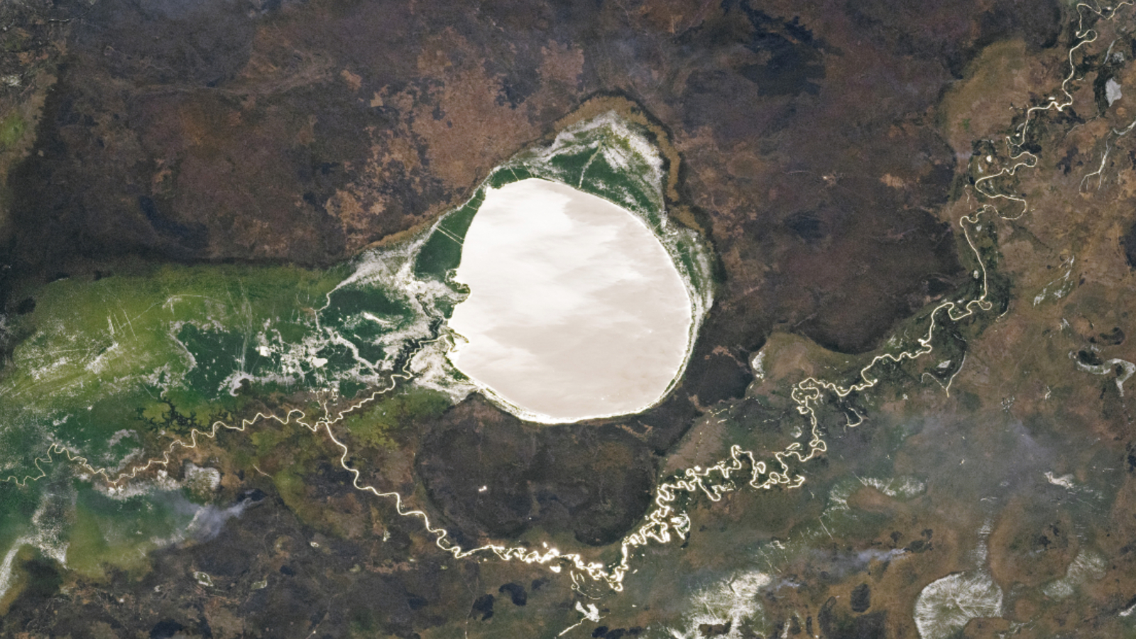 Lake-filled impact crater in Africa transforms into a giant silver ‘mirror’ via rare phenomenon — Earth from space