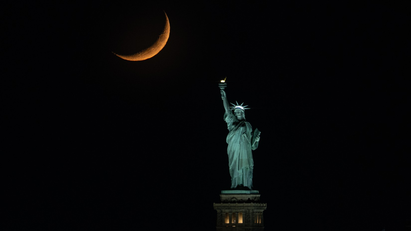 Don’t miss the crescent moon meet up with blue star Spica on Aug. 27