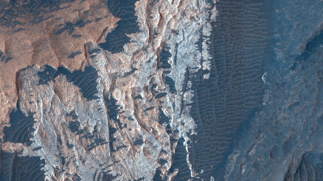 A Unique Martian Mineral Offers Fresh Clues About Planet’s Past