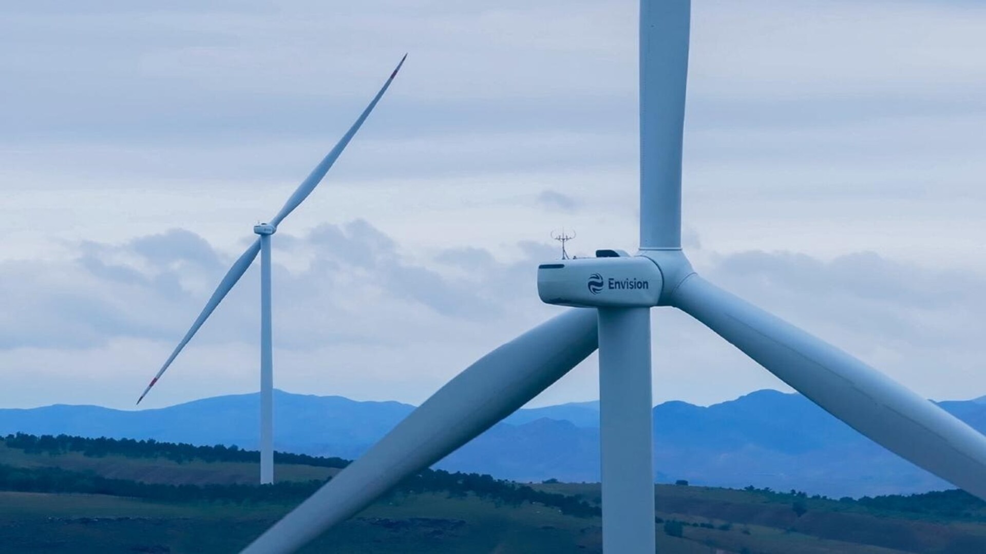 China’s secret 2-blade wind turbine runs 500 days with 99.3% uptime