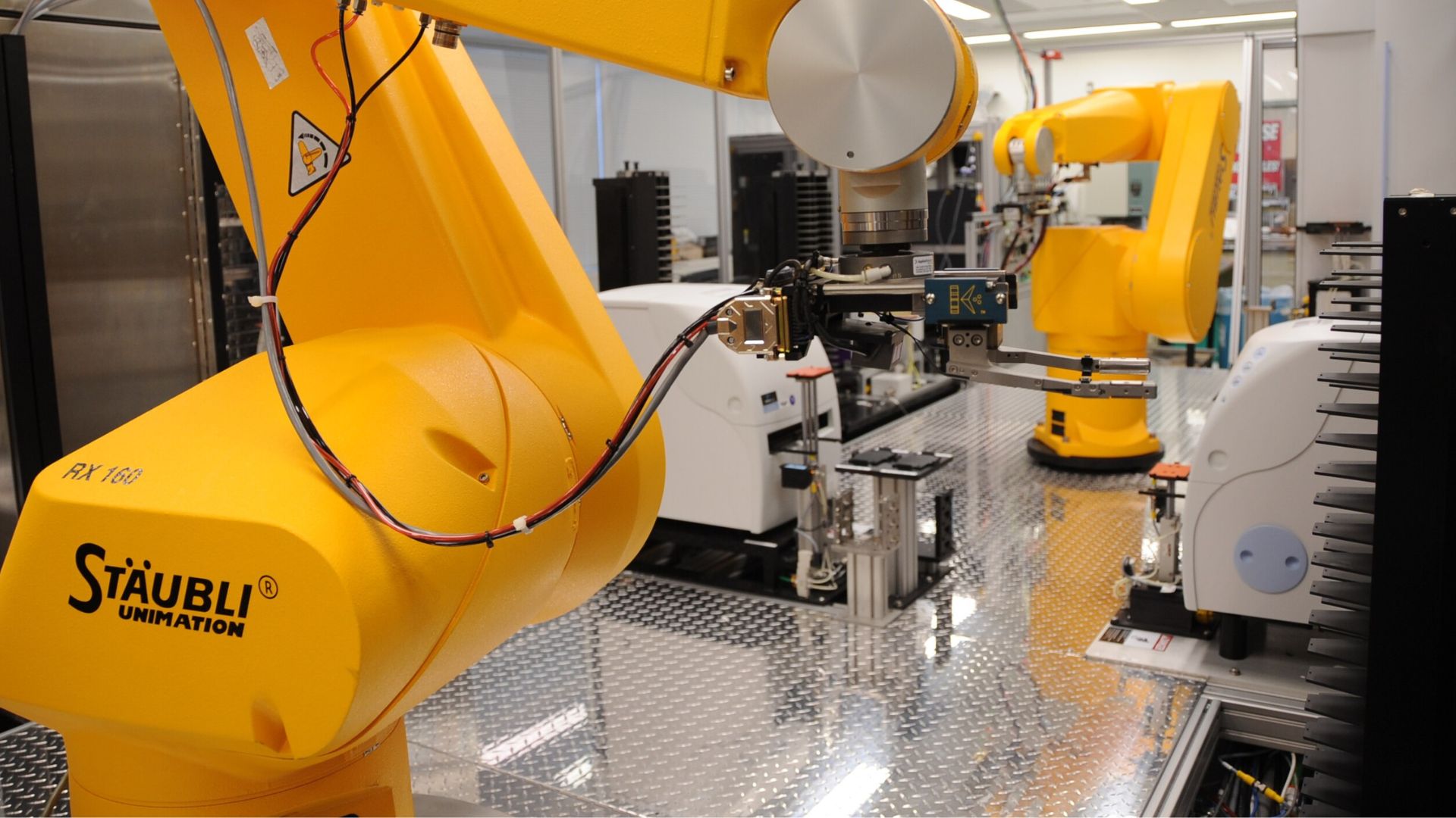 US opens world-first self-driving robot lab for next-gen quantum tech