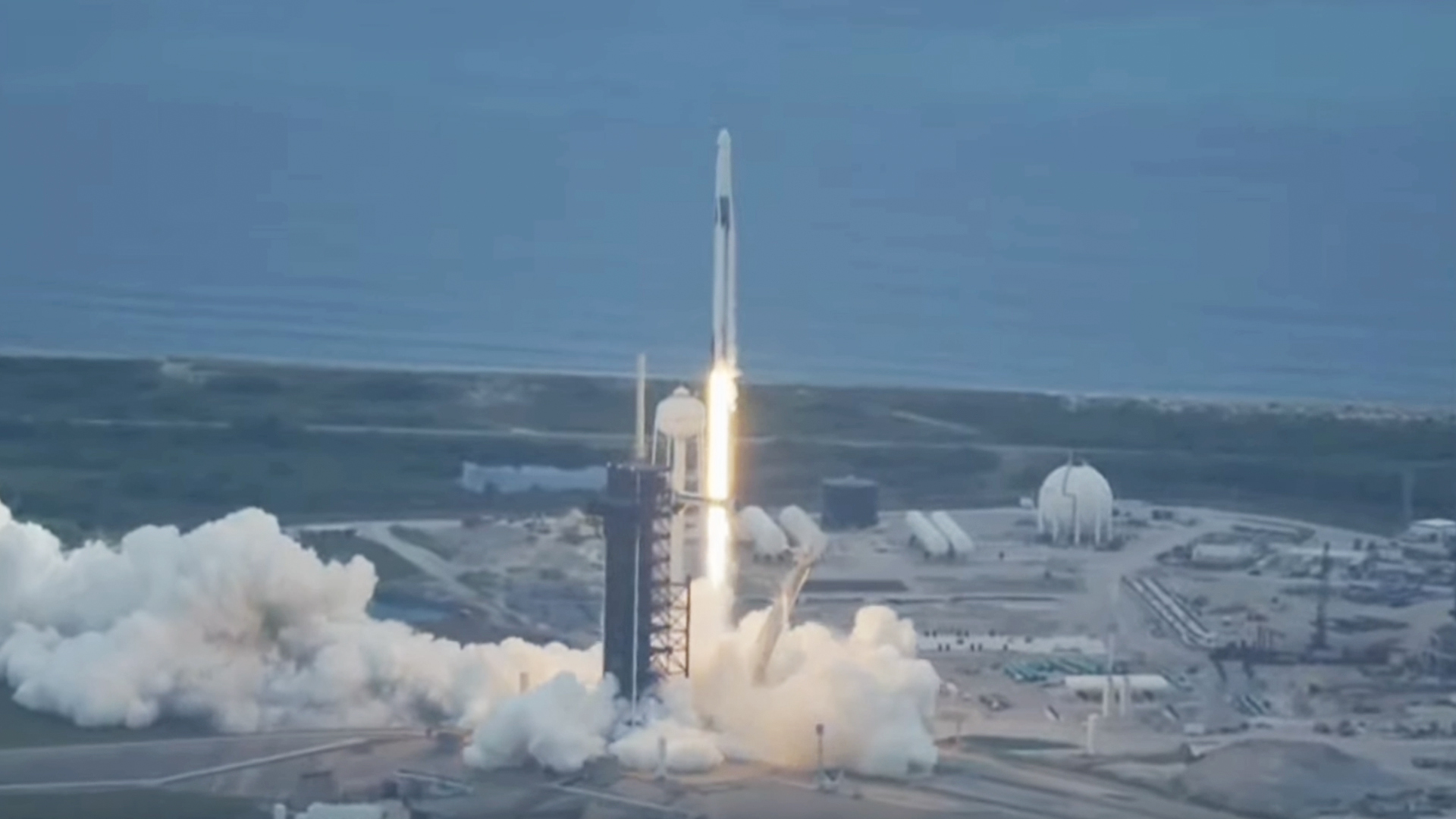 SpaceX launches Crew-11 astronauts to the ISS for NASA on milestone Crew Dragon flight (video)