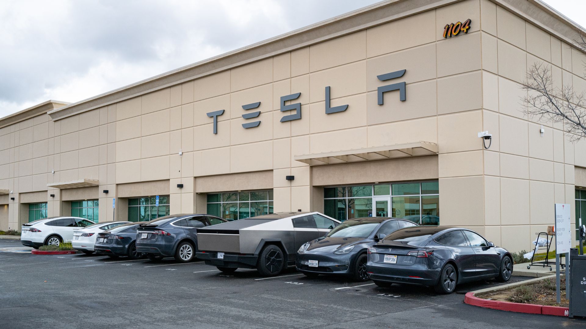 Jury orders Tesla to pay $243M in deadly Autopilot crash case
