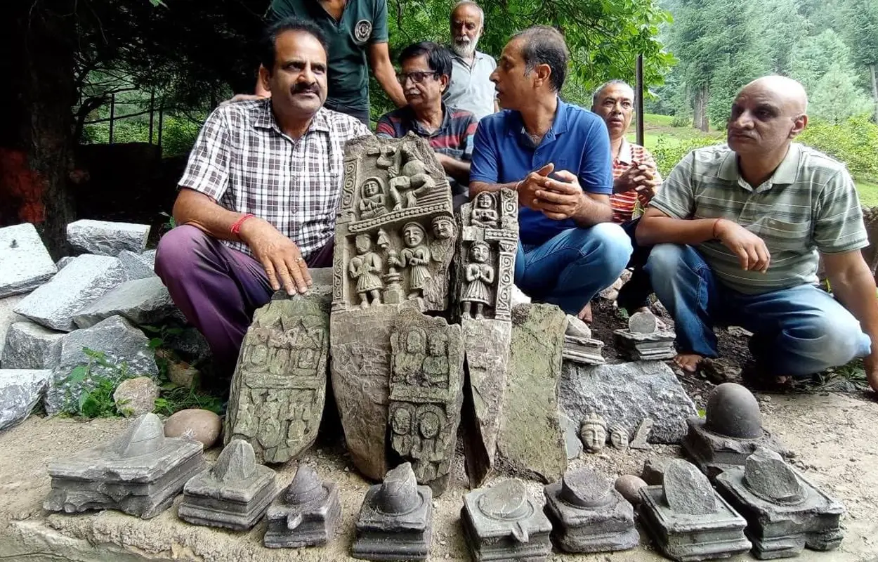Hindu idols and Shiva Lingams found in submerged structure