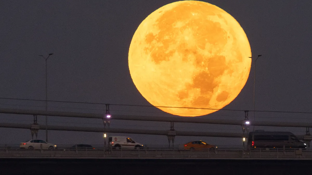 When is the next full moon? November beaver supermoon 2025 date, time