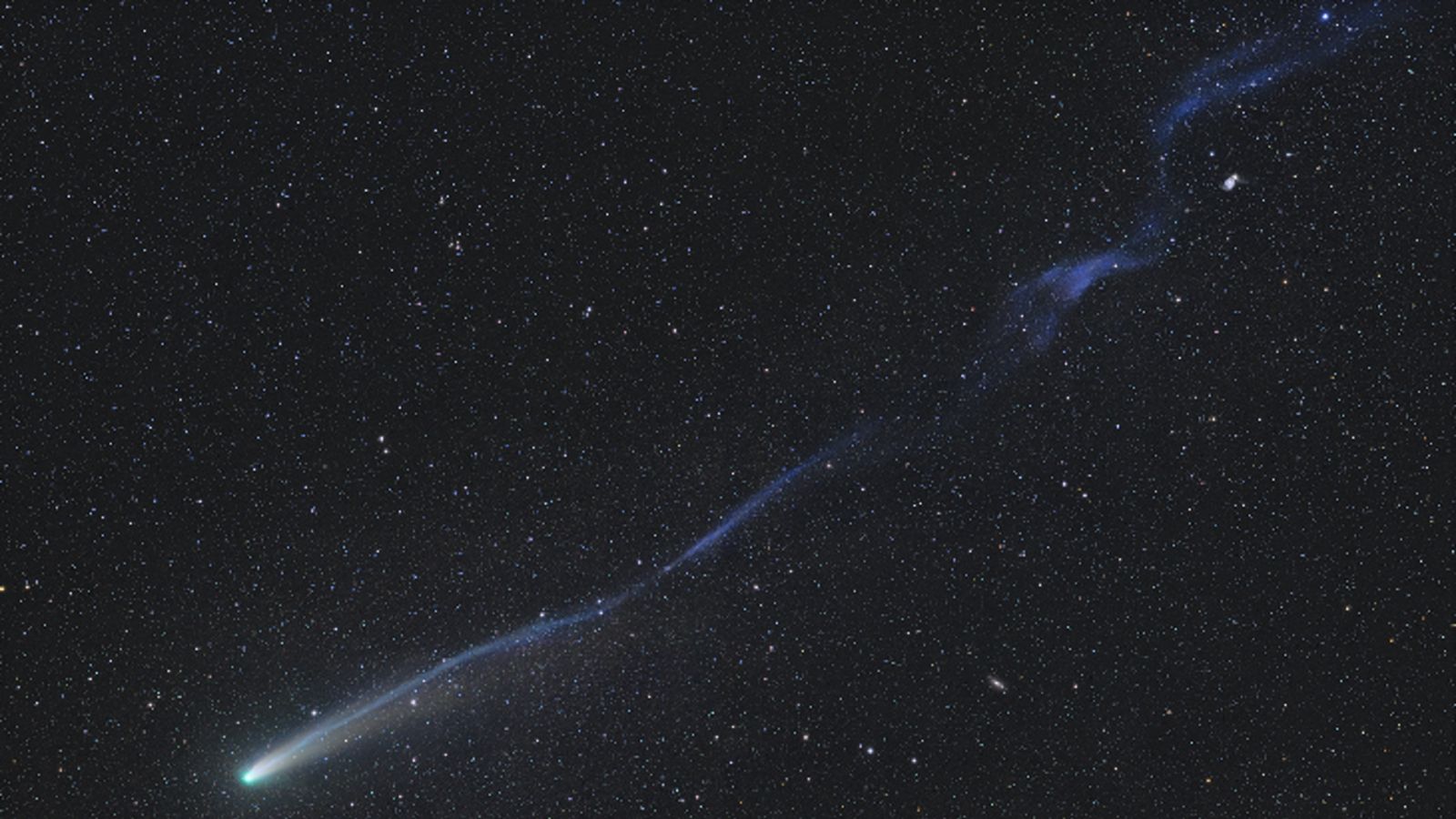 Superbright ‘Comet Lemmon’ gets its tail temporarily torn to pieces by solar wind