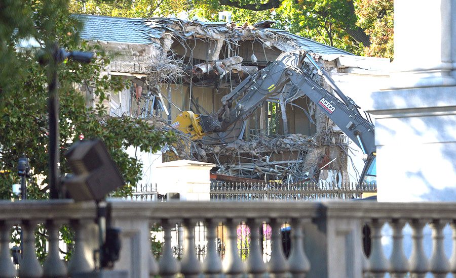 White House Ballroom Build Advances as Oversight Gaps Emerge