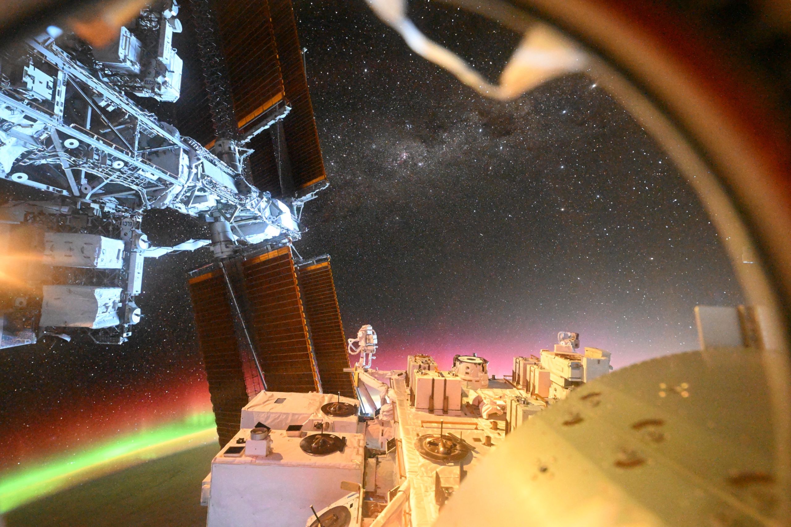 Japanese astronaut snaps stunning aurora photo from orbit | On the International Space Station Oct. 13 – 17, 2025