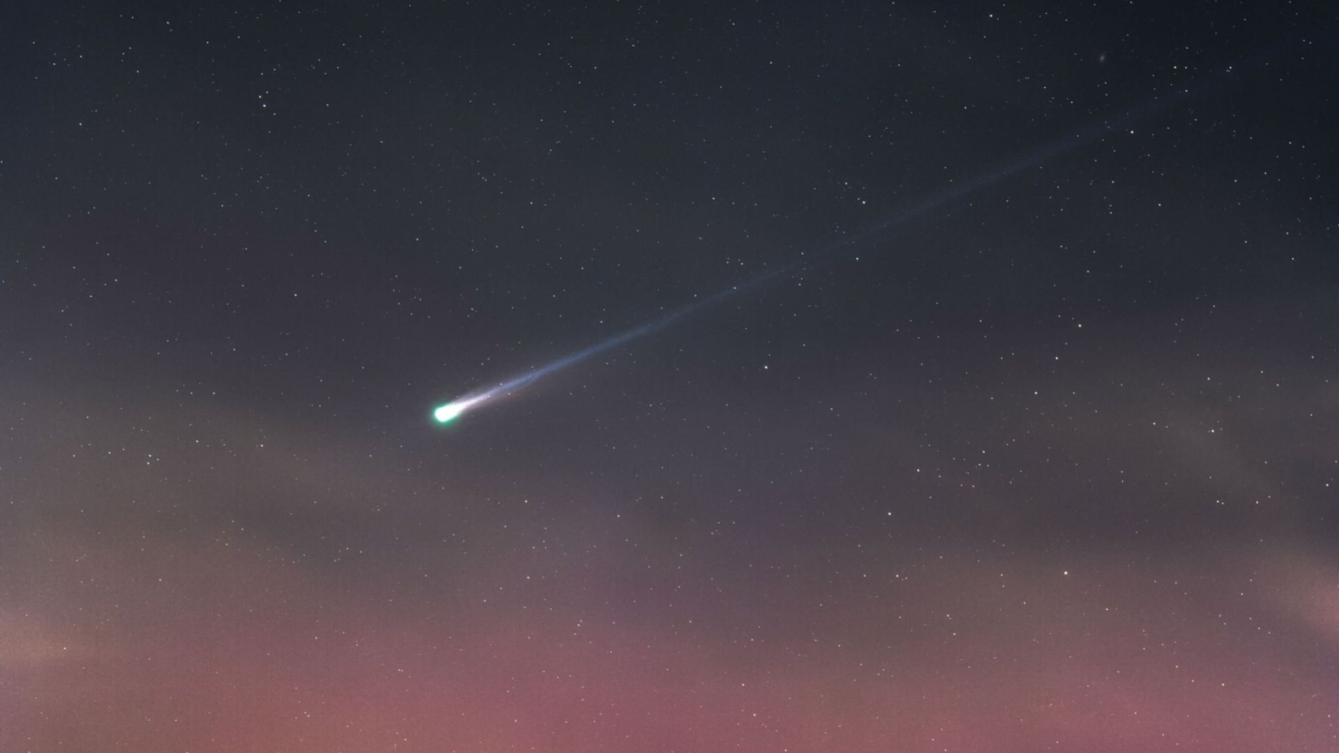 Comet Lemmon’s ghostly tail haunts the skies above England (photo)