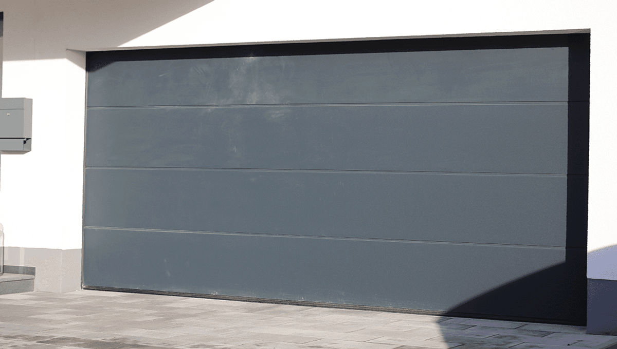 Internet Hero Proves Flat-Earthers Wrong Using Security Camera And A Garage