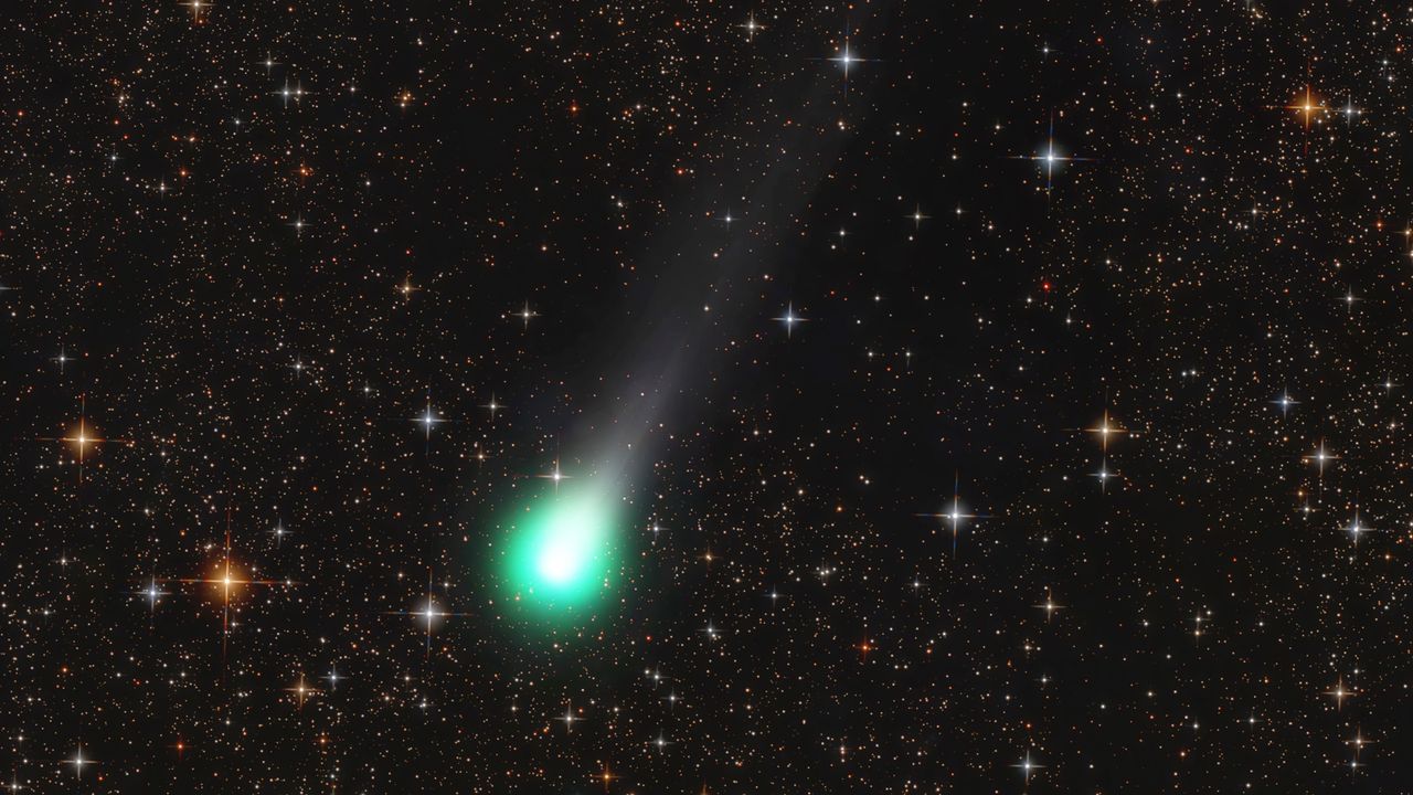 Double comet alert! Comets Lemmon and SWAN will be at their closest and brightest this week. Here’s how to spot them.