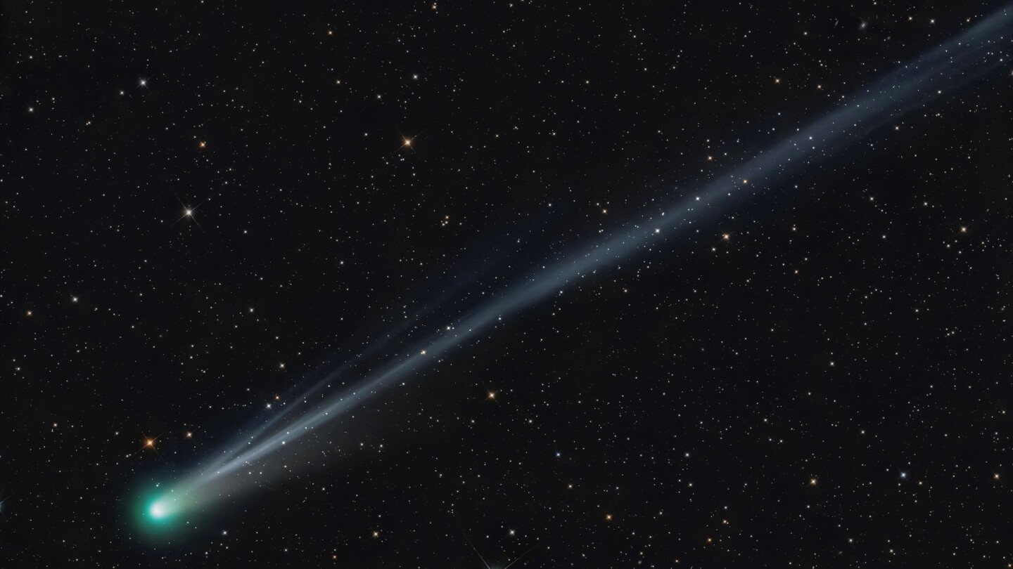How to catch comets Lemmon and SWAN in the night sky