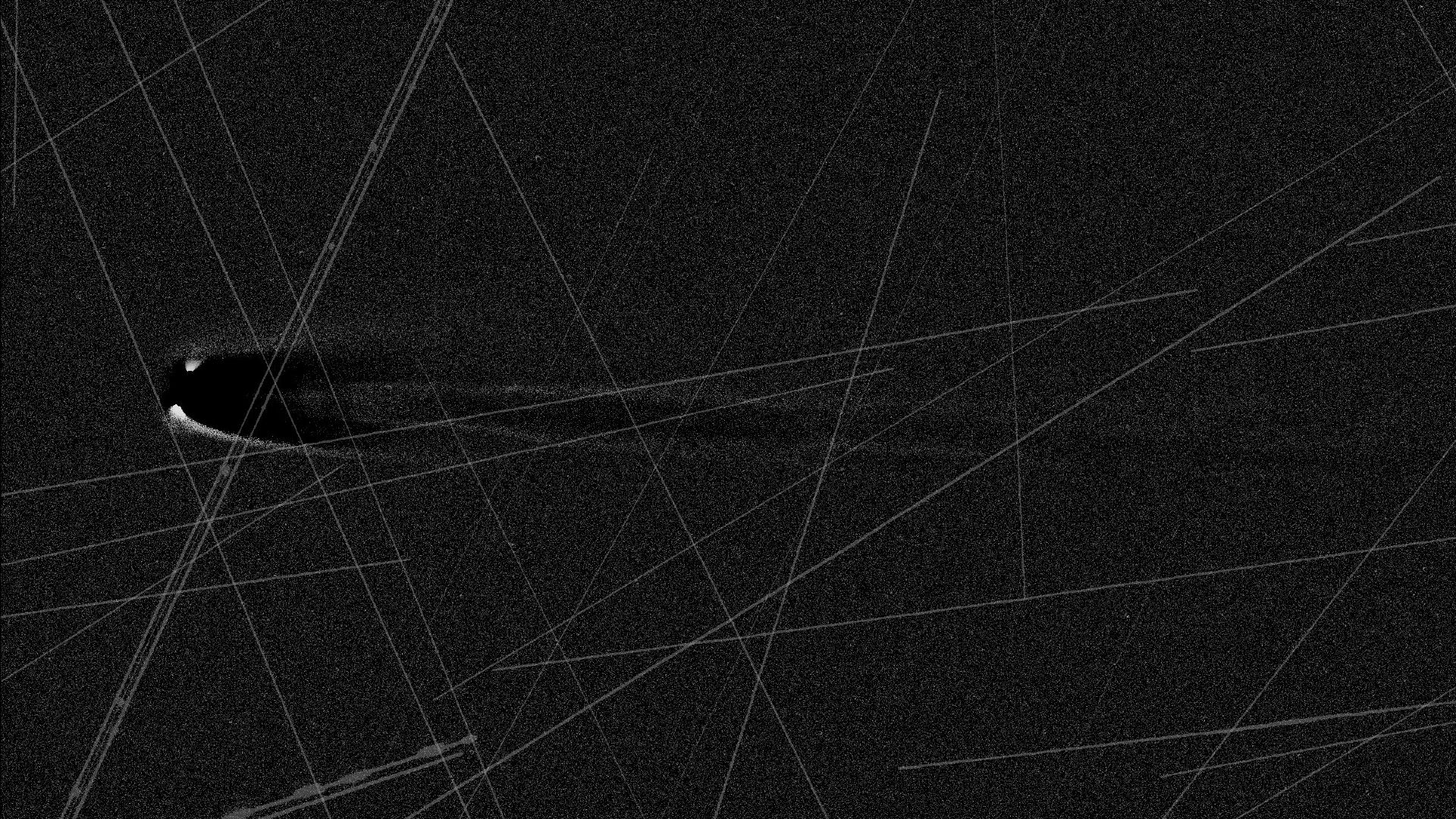 Comet Lemmon photos are plagued by satellite streaks — Here’s how amateur astronomers face the problem