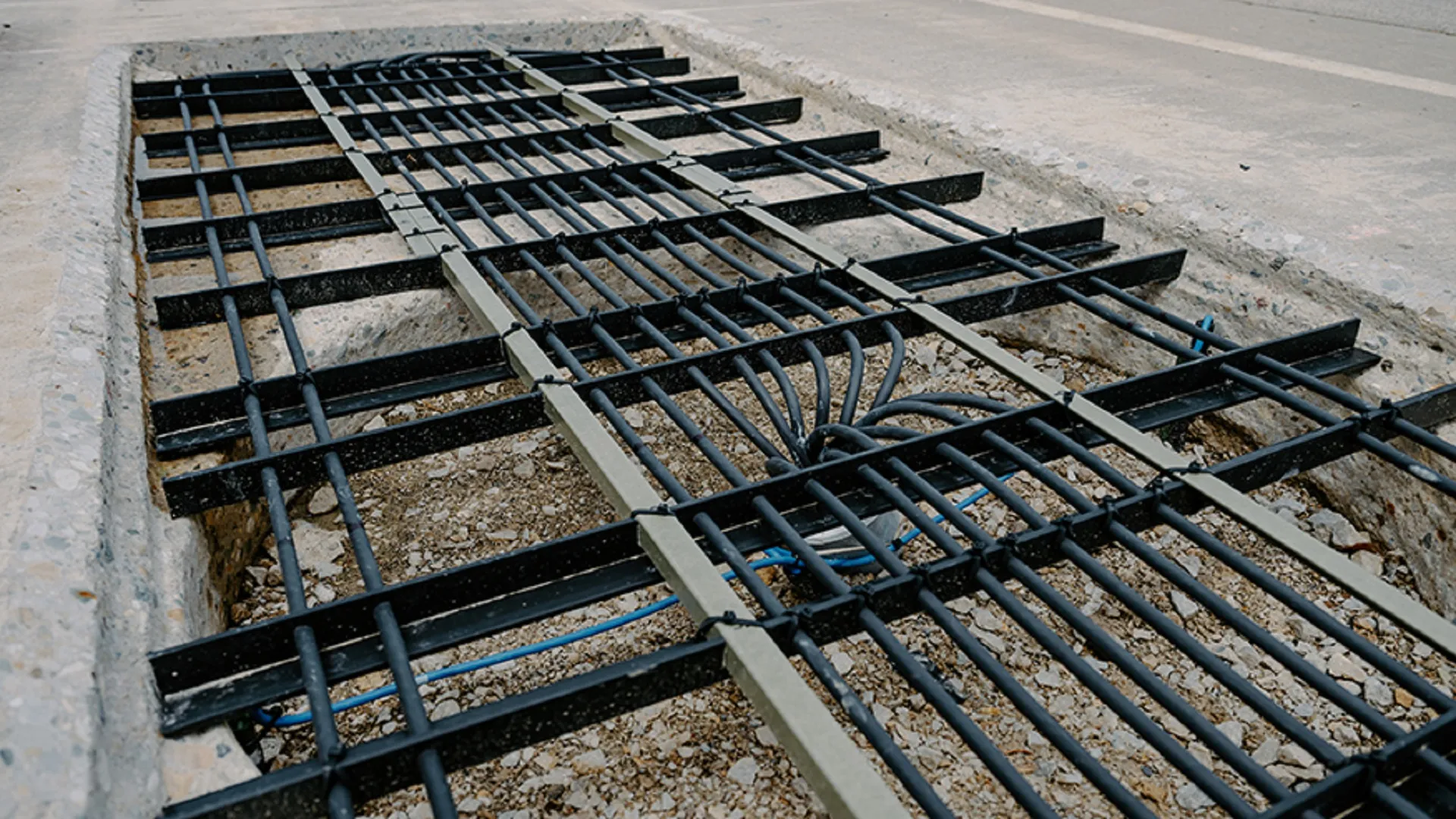 US roadway charges electric truck at 65 mph using wireless coils