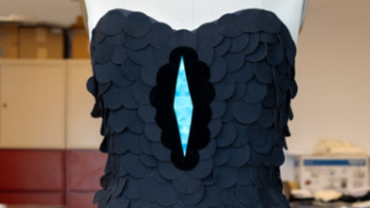 Blackest Fabric Ever Made Absorbs 99.87% of All Light That Hits It : ScienceAlert