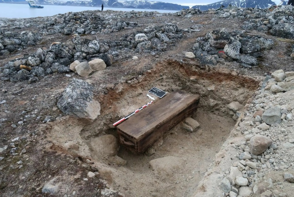 Melting permafrost is exposing whaling-ear graves on Svalbard