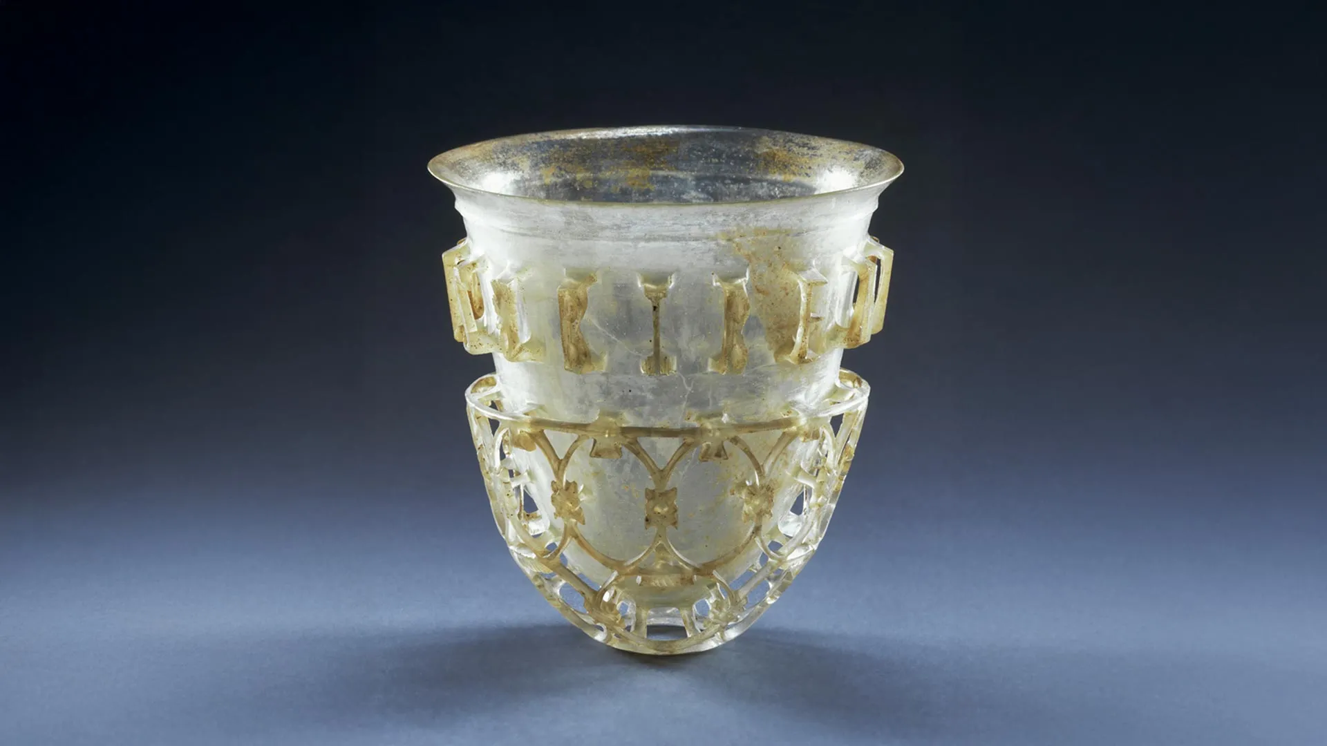 A simple turn reveals a 1,500-year-old secret on Roman glass