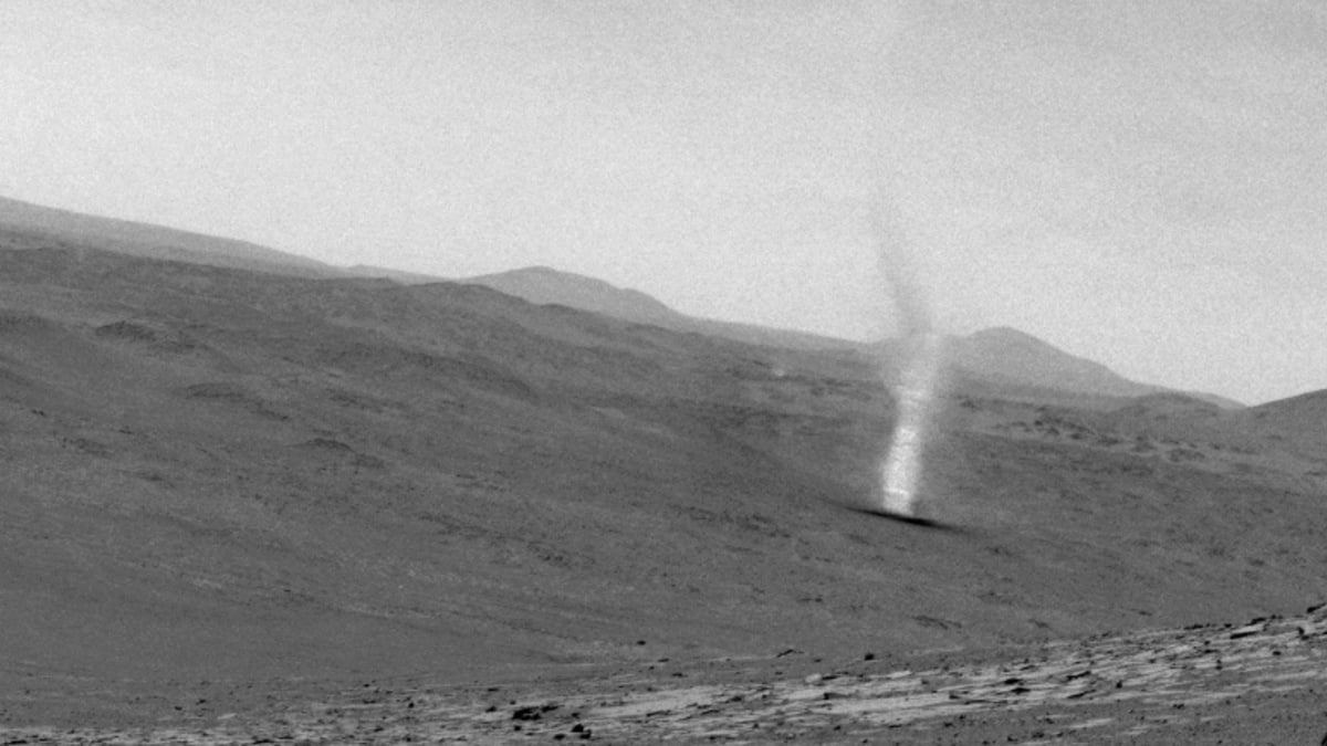NASA Mars rover captures crackling lightning. Hear the ‘thunder’ yourself.