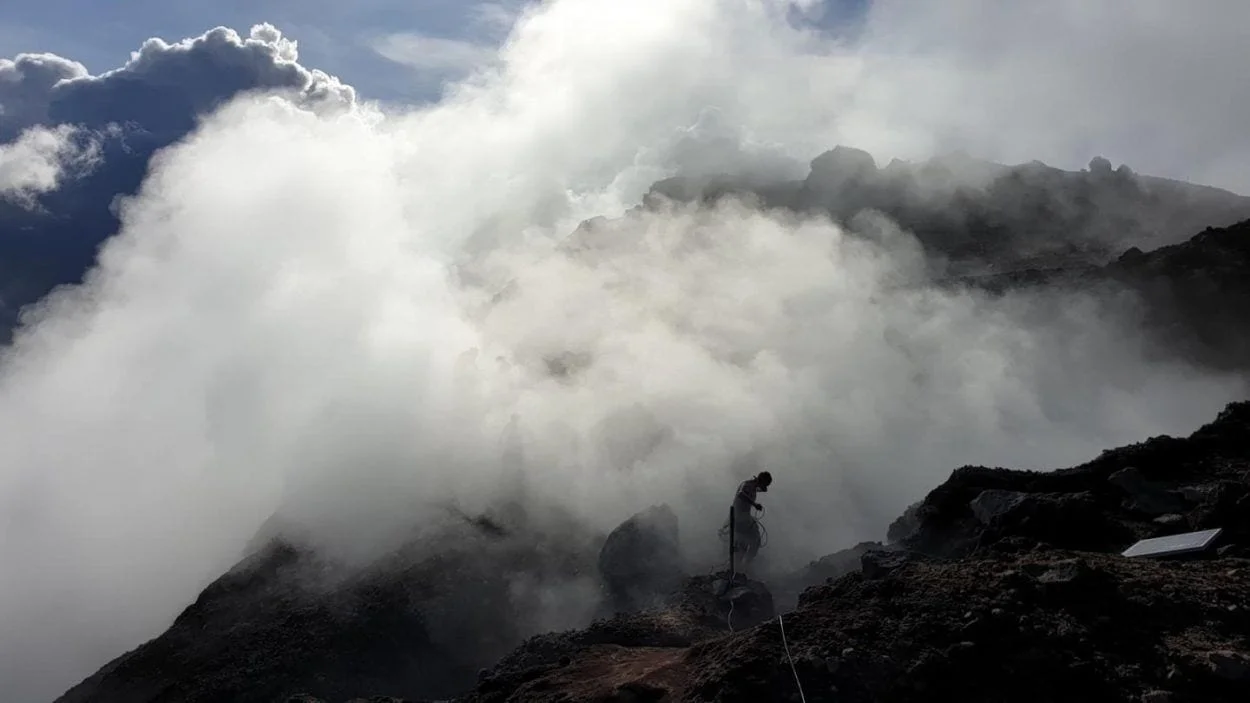 Optical Seismometer Survives “Hellish” Summit of Caribbean Volcano