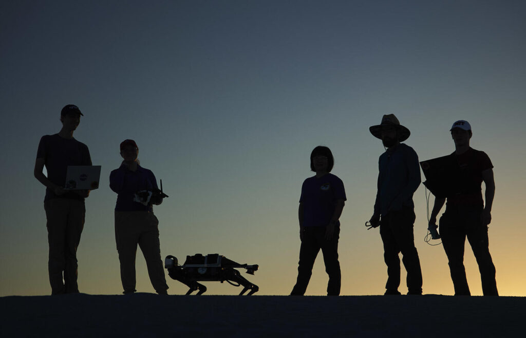 Researchers are teaching robots to walk on Mars from the sand of New Mexico
