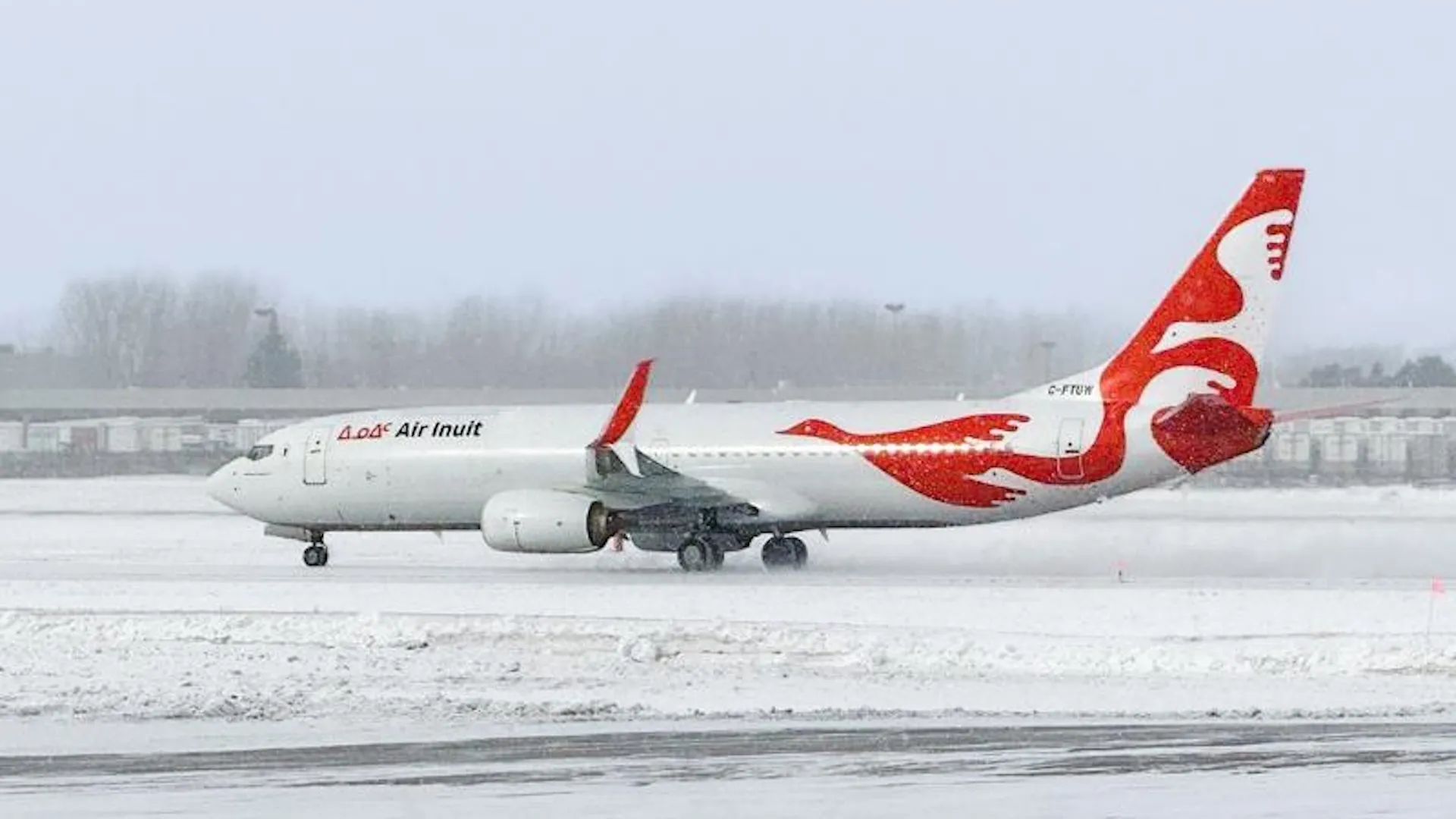World-first passenger-and-freight Boeing 737-800NG combi goes into service