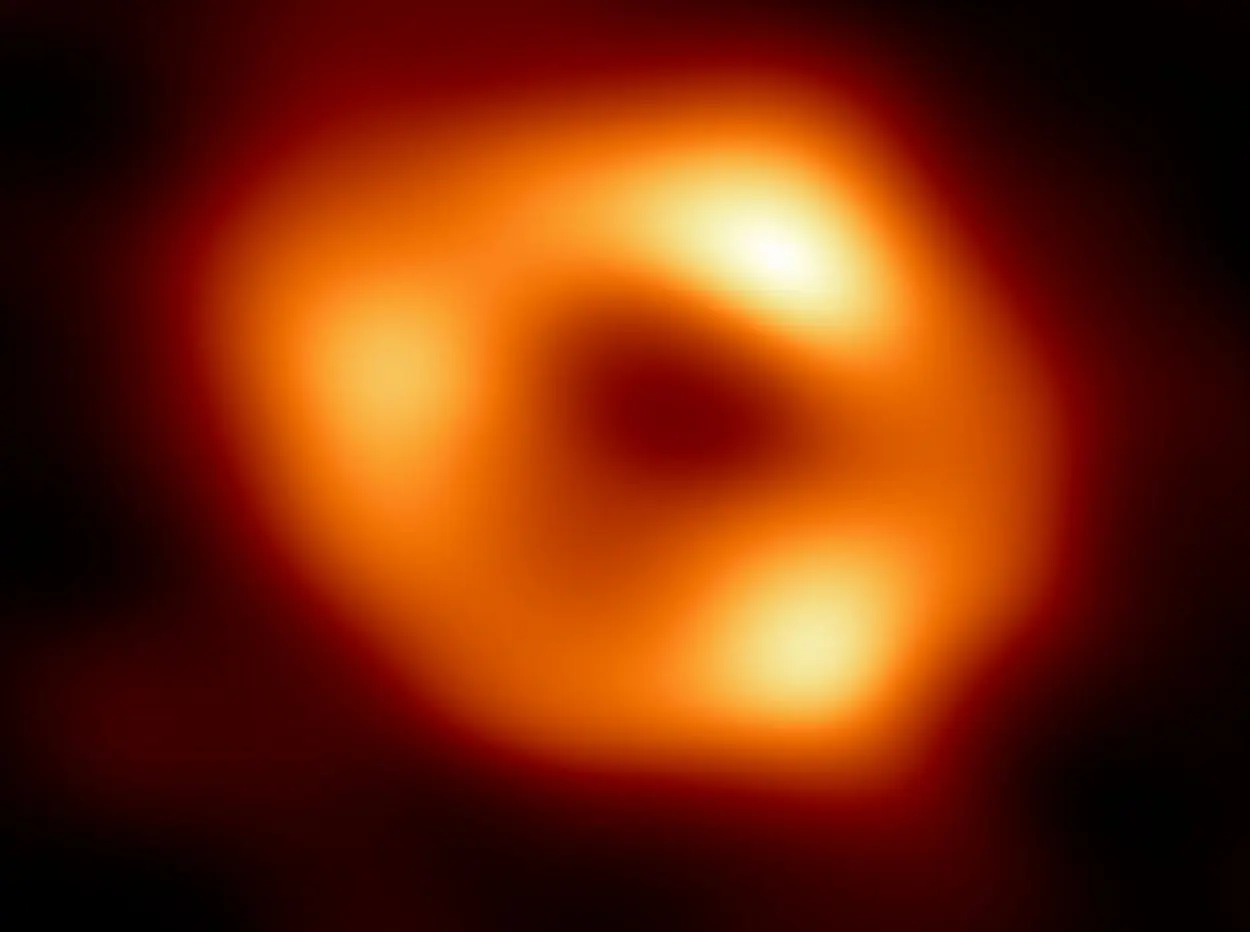 Study weighs distant supermassive black holes