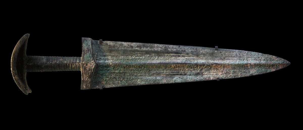 Imaging helps to spot fake ancient daggers