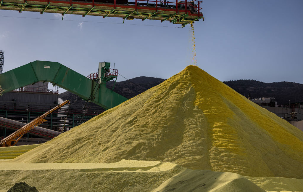 New battery idea gets lots of power out of unusual sulfur chemistry