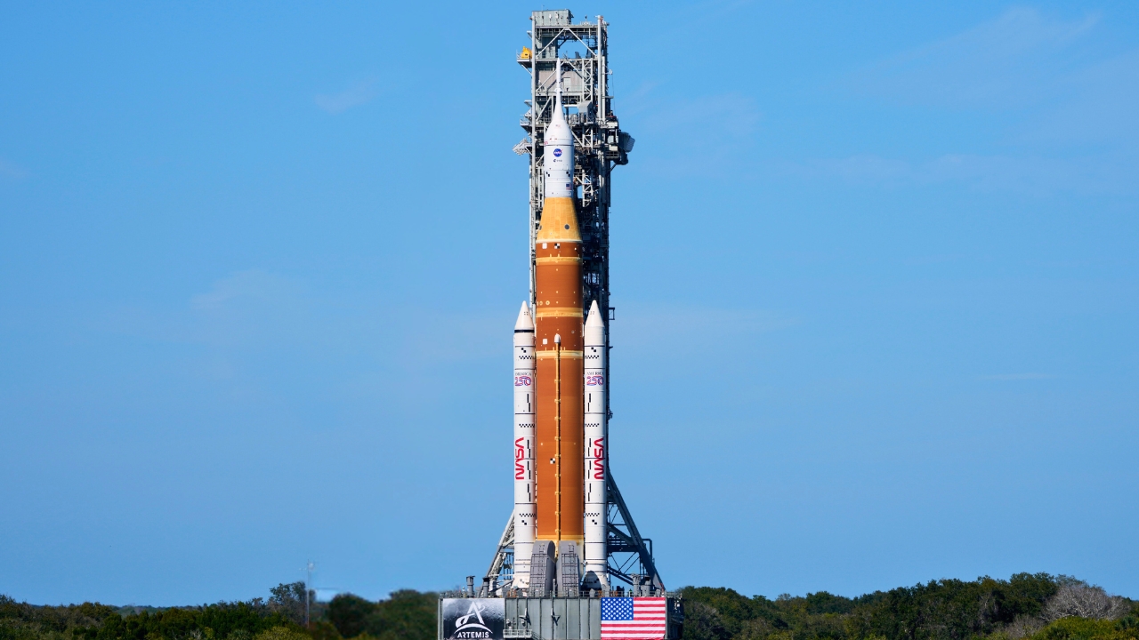 NASA’s Giant New Moon Rocket Is Finally on The Launch Pad : ScienceAlert