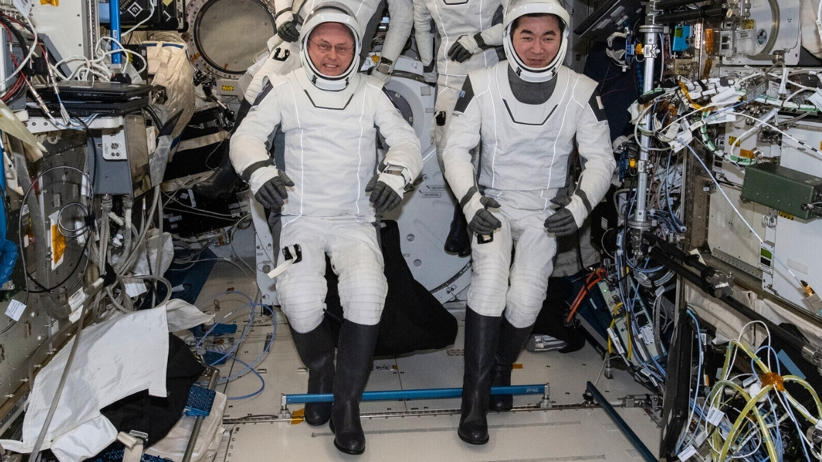 NASA Conducts First-Ever Medical Evacuation From The ISS : ScienceAlert