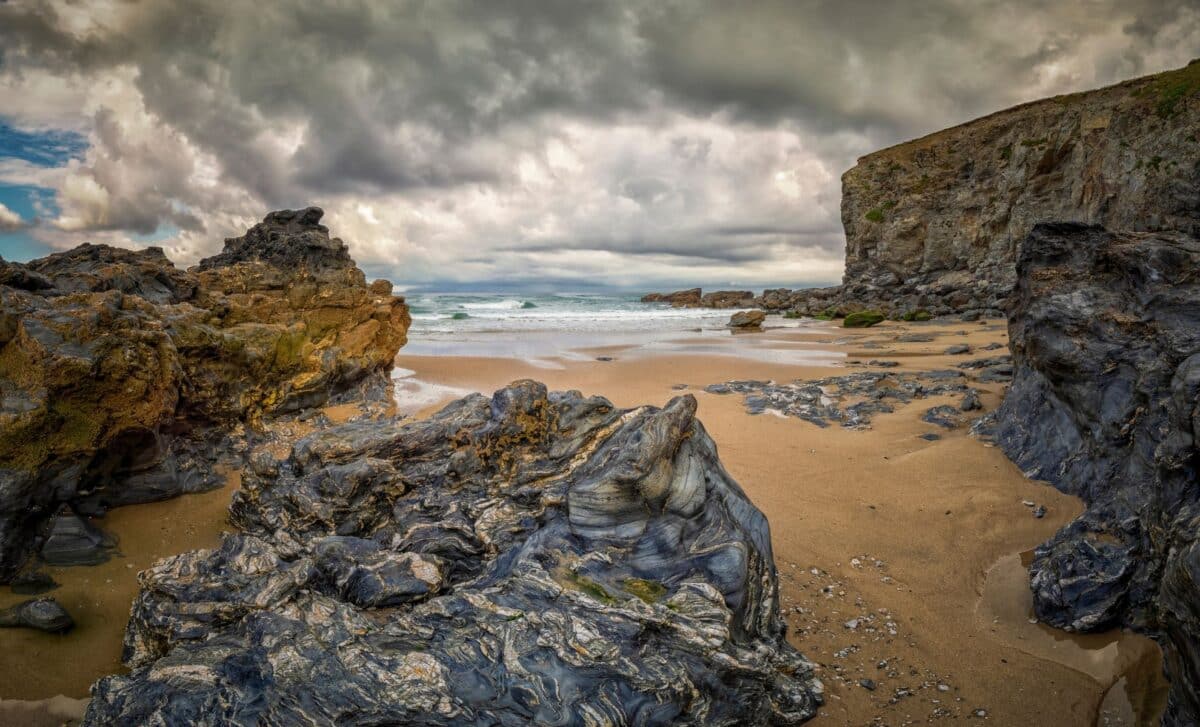 Scientists Unearthed a 150-Million-Year-Old Dinosaur Egg Nest on a Portuguese Beach