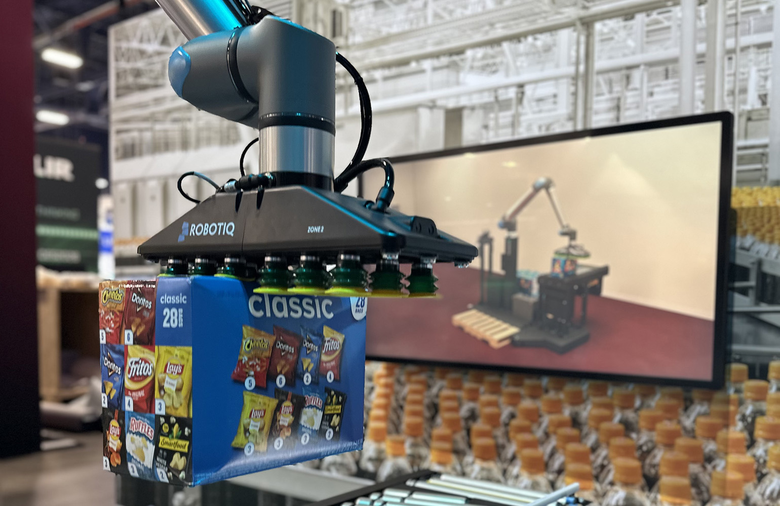 Universal Robots partners with Robotiq and Siemens for smart palletizing